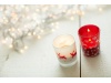 Copo de cristal com vela e decorao de natal
