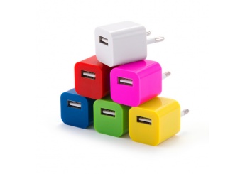 Carregador com porta USB RADNAR