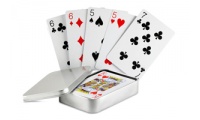 Baralho de cartas em caixa de metal