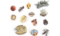 Pin metlico com design 3D