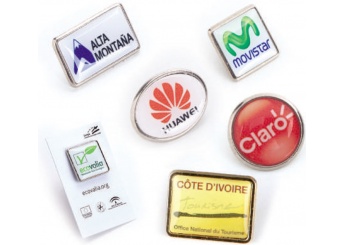 Pins com adesivo resinado