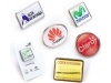 Pins com adesivo resinado