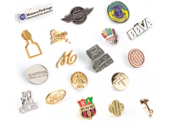 Pins de metal polido