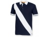Polo de homem com faixa diagonal