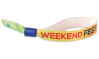 Pulseira RPET com logotipo colorido