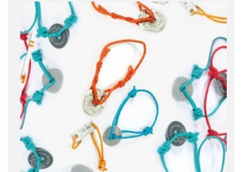 Pulseiras de cordo e metal